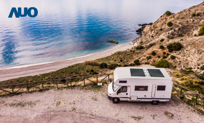 「可撓輕量化太陽光電板SunCurva」使用輕量特殊耐候型複合板取代傳統太陽能板的玻璃前板，不僅降低70%重量，每米平方僅3Kg；具有抗衝擊性能及通過電磁相容性測試，可應用於交通運輸工具，如露營車、遊艇等